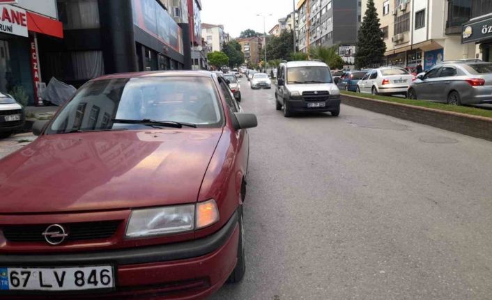 Motosiklet otomobille çarpıştı: 1 yaralı