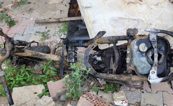 Motosikletten çıkan kıvılcım önce benzini tutuşturdu, sonra hurda deposuna sıçradı