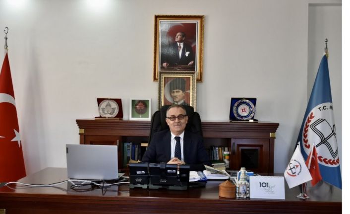 Müdür Akyol, büyük başarı elde eden öğretmen ve öğrencilerini tebrik etti