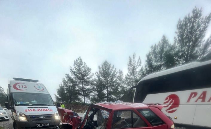 Muğla’da yolcu otobüsü ile otomobil çarpıştı: 2 ölü