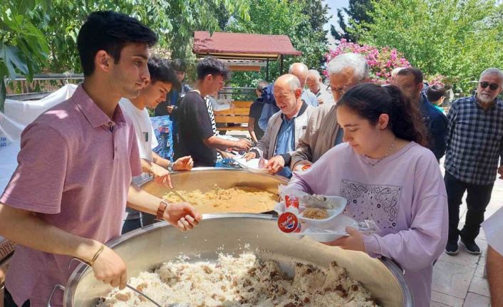 Necip Fazıl Kısakürek vefatının 40. yılında mezarı başında anıldı
