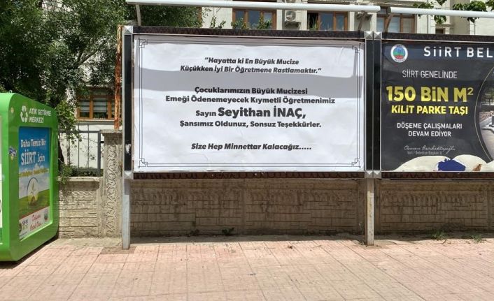 Öğrenci ve veliler öğretmenlerine olan minnet duygularını billboarda verdikleri ilanla duyurdu