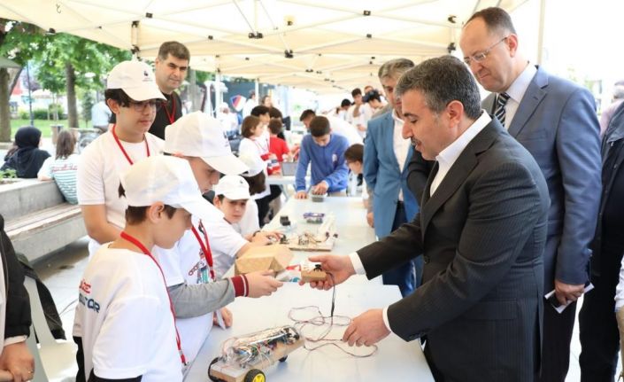 Öğrenciler hazırladıkları projeleri sergiledi