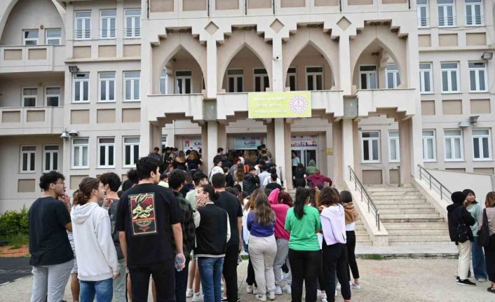 Öğrenciler üniversite deneme sınavında ter döktü