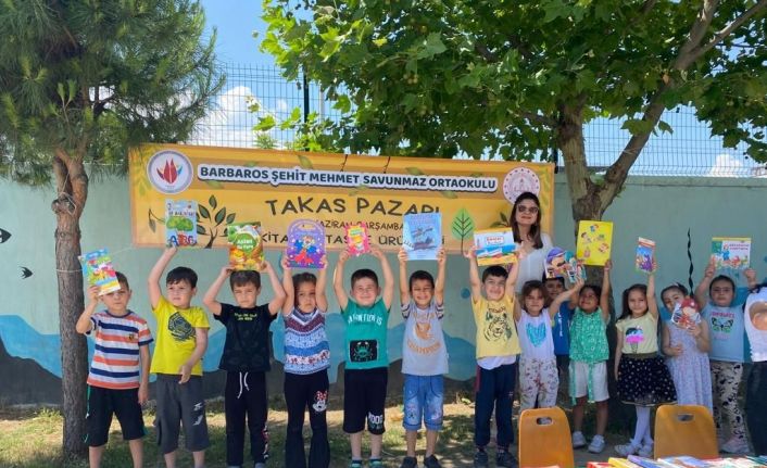 Okuldaki takas pazarıyla aşırı tüketimin önüne geçtiler