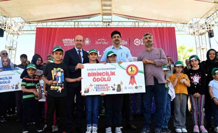 “Okullar Arası Sıfır Atık Yarışması”nın ödül töreni Sille Seyir Tepesi’nde gerçekleşti