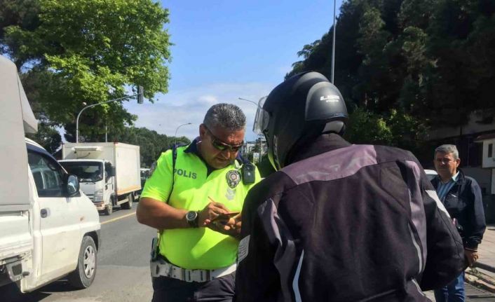 Ordu’da motosiklet sürücülerine 1 saatlik denetimde 10 bin 449 lira ceza