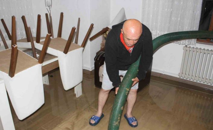 Ordu’da sağanak etkili oldu: Dere taşkını yaşandı, bazı evleri su bastı