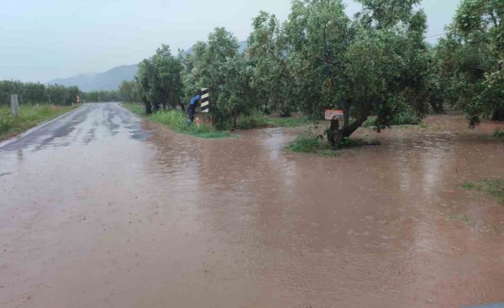 Orhangazi sele teslim oldu, yollar kapandı, evleri su batı
