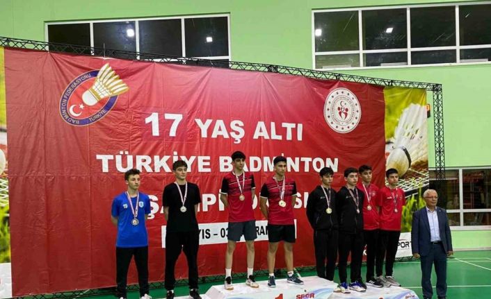 Osmangazili badmintoncudan altın madalya