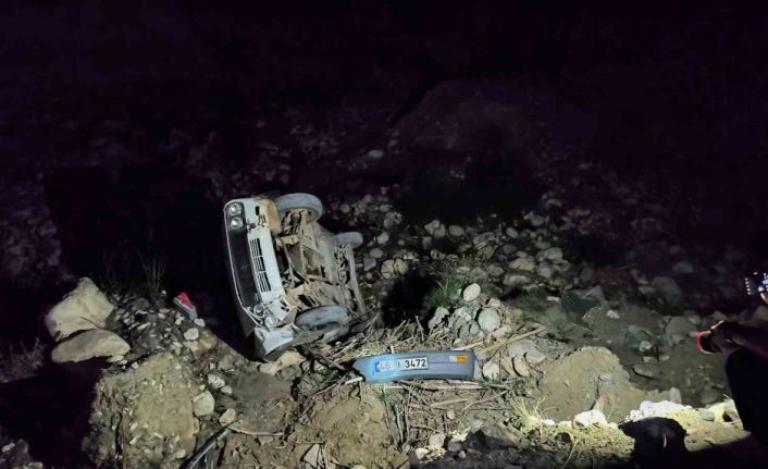 Otomobil şarampole devrildi: 4 yaralı