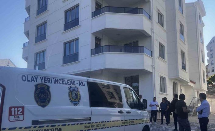 Oturmak nasip olmadı: Yeni ev aldığı binanın asansör boşluğunda can verdi