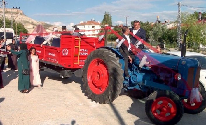 Öyle bir gelin arabası yaptı ki görenler bir daha baktı