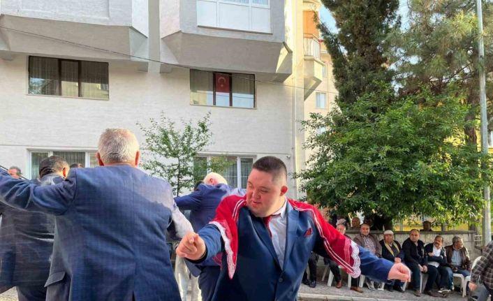 (ÖZEL) Down sendromlu Emre ve vefat eden annesinin hayali gerçek oldu