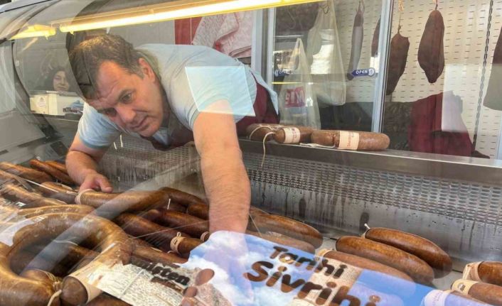 (ÖZEL) Kurban etini değerlendirmenin en lezzetli yolu; tescilli Sivrihisar Dövme Sucuğu