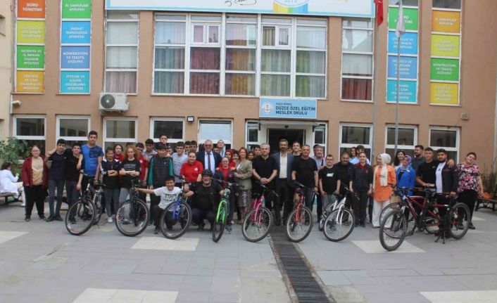 Özel öğrencilere bisikletli terapi