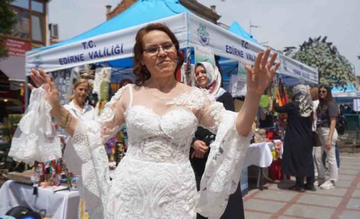 Özel tasarım dikilen gelinlik serginin ilgi odağı oldu