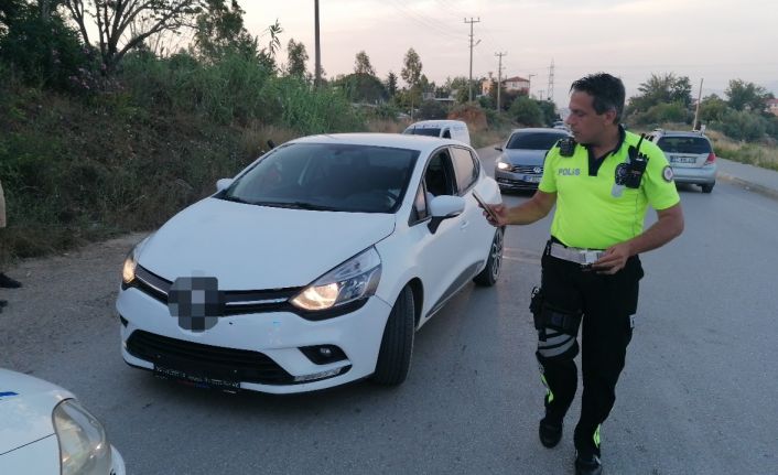 Plakasız otomobille kaza merakı pahalıya patladı, 6 bin 800 TL ceza yazıldı