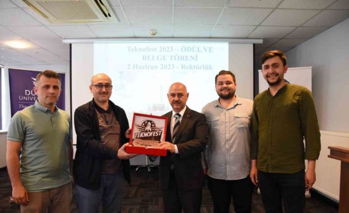 Rektör Sözbir Teknofest 2023’te ödül kazanan mensuplarla bir araya geldi