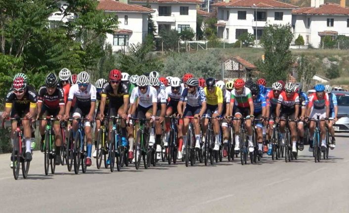 Road Race Kırıkkale 2.2 UCI Uluslararası Bisiklet Yarışları’nın ikinci gün etabı başladı