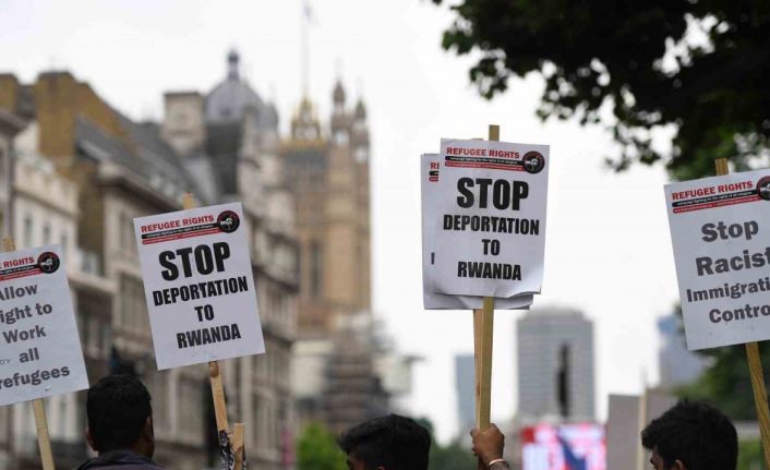 Ruanda’ya sınır dışı edilecek her bir yasa dışı göçmenin maliyeti İngiltere’ye 169 bin pound