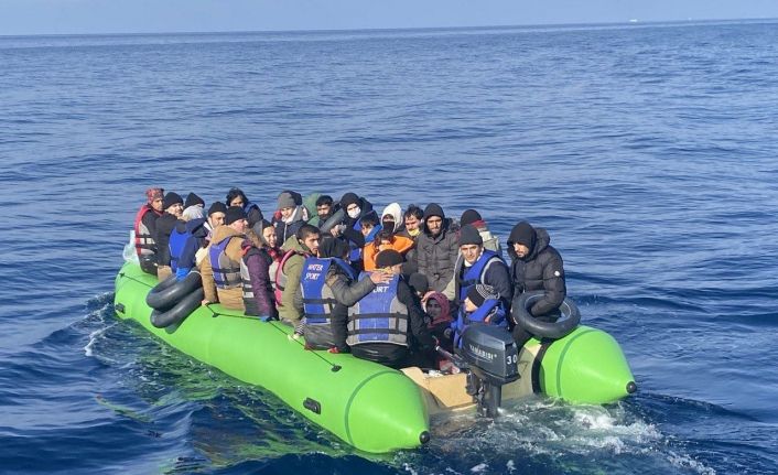 Sahil Güvenlik, ilk 5 ayda Çanakkale açıklarında 953 kaçak göçmen yakaladı
