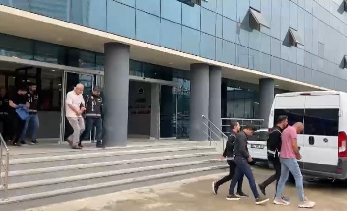 Sahte kimlikle yedieminden aldıkları araçları parçalayıp sattılar, polisin operasyonuyla yakalandılar
