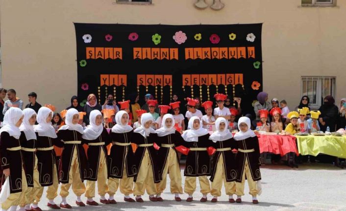 Şair Zihni İlkokulunda yılsonu şenliği