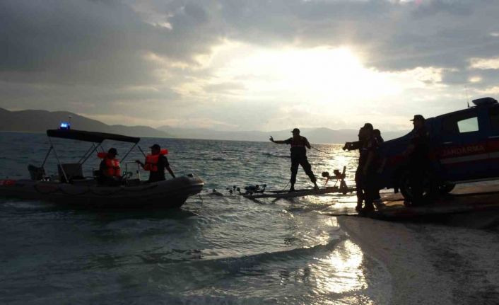 Salda Gölü’nün güvenliği karada 8X8 amfibik UTV’ler, gölde elektrikli amfibi botlar ile sağlanıyor