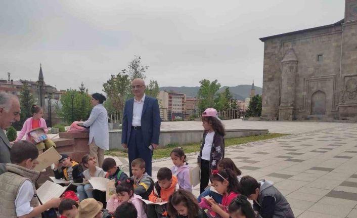 Saltuklu Hoca, miniklere Saltuklu eserlerini tanıttı