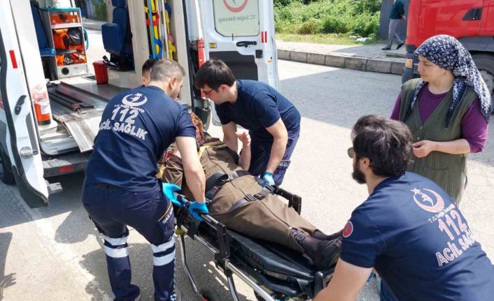 Samsun’da minibüs hafif ticari araçla çarpıştı: 3 yaralı