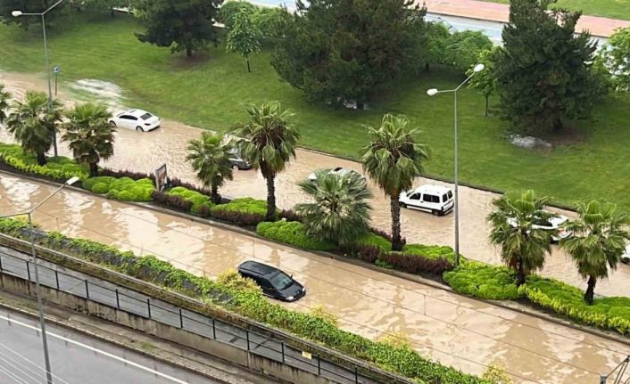 Samsun’u yine sel vurdu