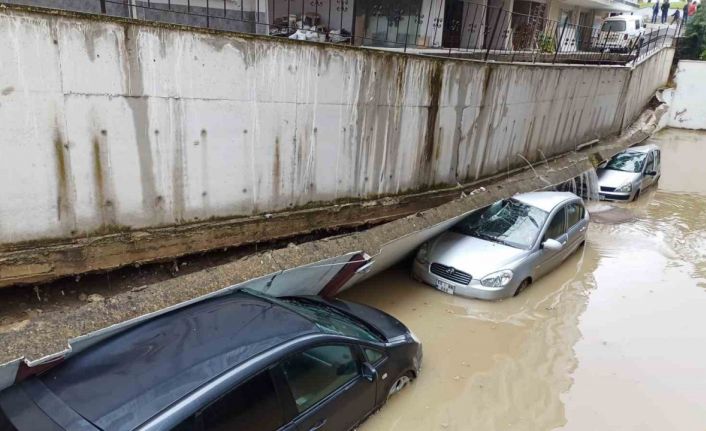 Samsun’un sağanakla imtihanı: Atakum’da bodrum katları su bastı, istinat duvarı yıkıldı