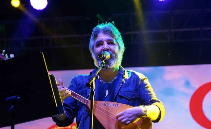 Sanatçı Ali Kınık’tan Melek Mosso’ya gönderme: "Söyler misiniz, bu ülkede sanatçının özgür olmadığı hangi alan var”