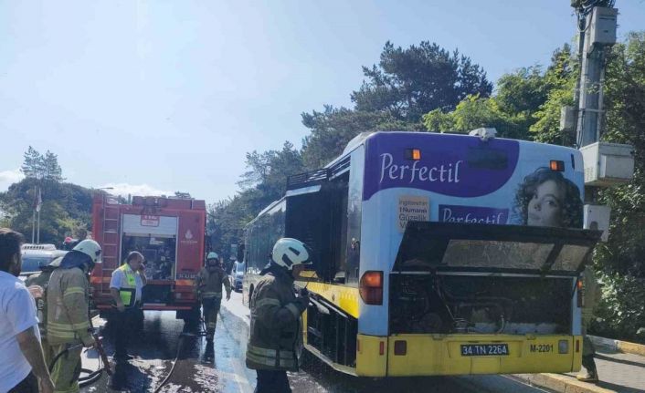 Sarıyer’de İETT otobüsünün motor kısmı yandı: Yolcular büyük panik yaşadı