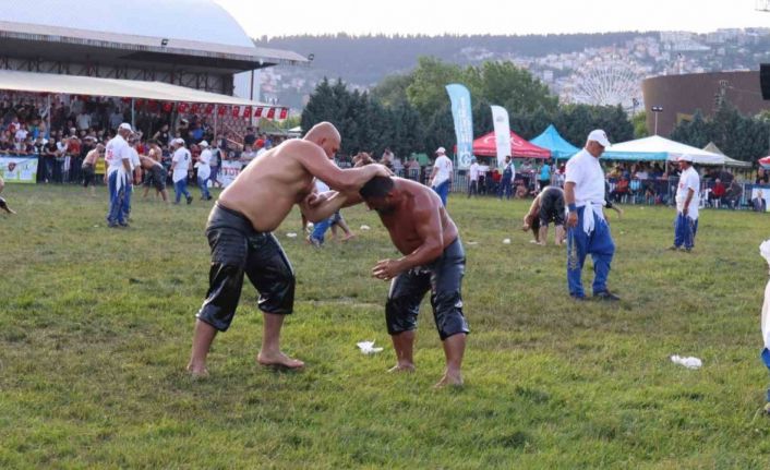 Sekapark Yağlı Güreşlerinde son 16 turu başpehlivanları belli oldu