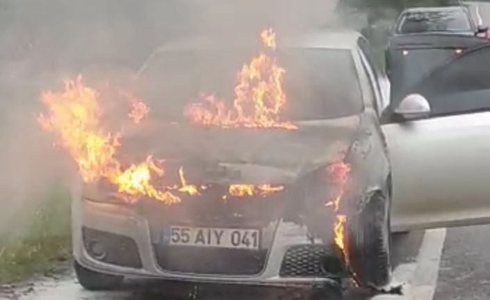 Seyir halindeki otomobil alevlere teslim oldu