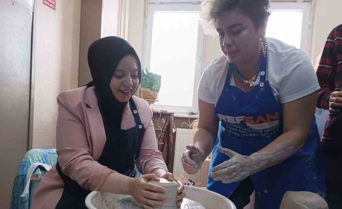 Seyitgazi Halk Eğitim Merkezinin yılsonu sergisi açıldı