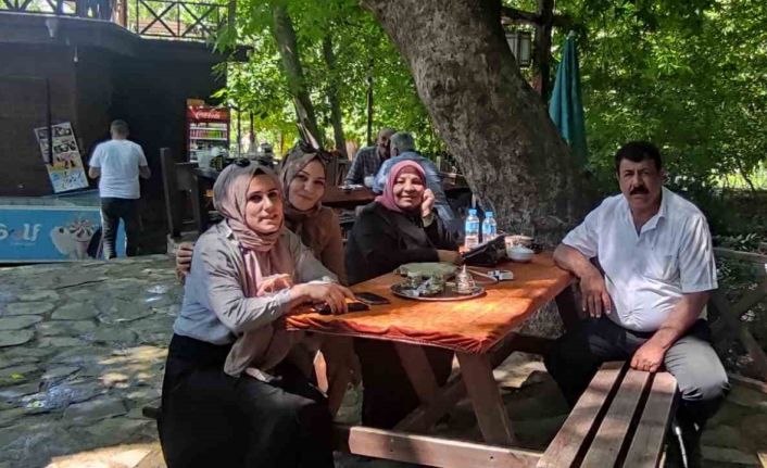 Sıcaklığın 40 dereceyi aştığı Batman’da vatandaşlar mesire alanlarına akın etti