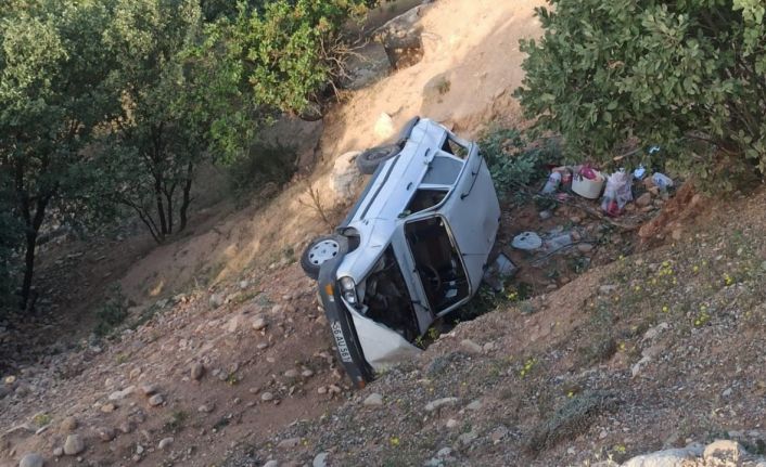 Siirt’te otomobil şarampole yuvarlandı: 3 yaralı