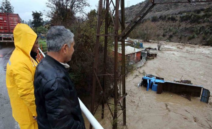 Şili’de sellerde bin 421 ev yıkıldı