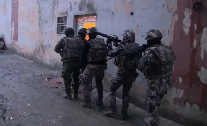 Şırnak merkezli 7 ilde ’çukur-barikat’ terör operasyonu: 15 kişi tutuklandı
