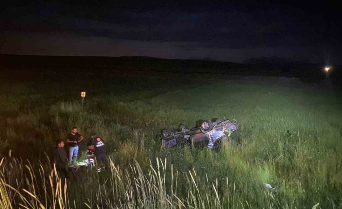 Sivas’ta otomobil yoldan çıkarak takla attı: Anne, baba ve bebekleri yaralandı