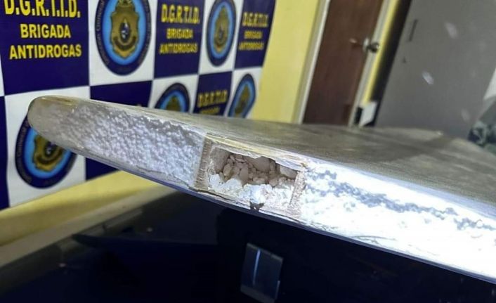 Sörf tahtaları ile uyuşturucu kaçakçılığı yapan 3 çete üyesi yakalandı