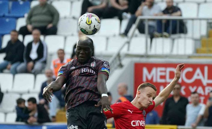 Spor Toto Süper Lig: Kasımpaşa: 0 - Beşiktaş: 2 (İlk yarı)