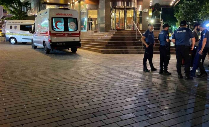 Taksim’de korkunç olay: Otelin demir korkuluklarına bağladığı iple intihar etti