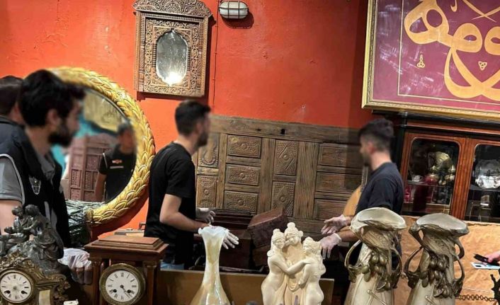 Tarihi han ve köşk kapılarını yurtdışına kaçırmaya çalıştılar: 3 gözaltı