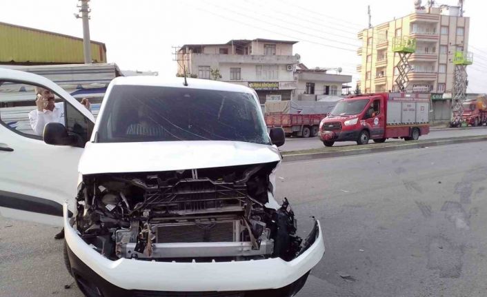 Tarsus’ta 3 ayrı kazada 12 kişi yaralandı