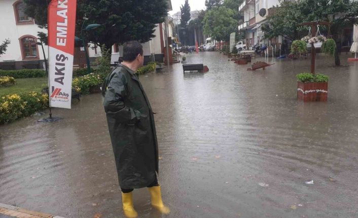 Taşkınlar sonrası tatil bölgesinde yoğun çalışma