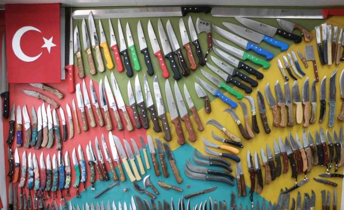 Tescilli Maraş bıçakları kurbana hazır